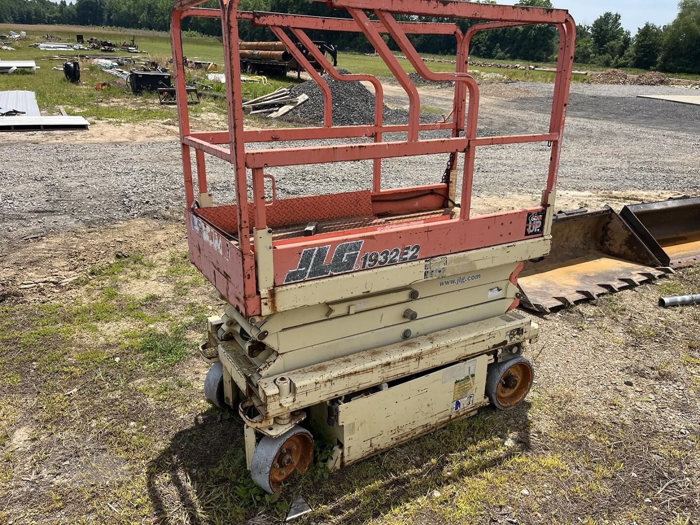 במת מספריים JLG 1932E2 – בגובה 7.8 מטר
