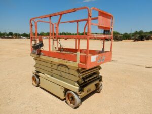 במת מספריים חשמלית JLG 2646E2 – גובה 9.9מטר